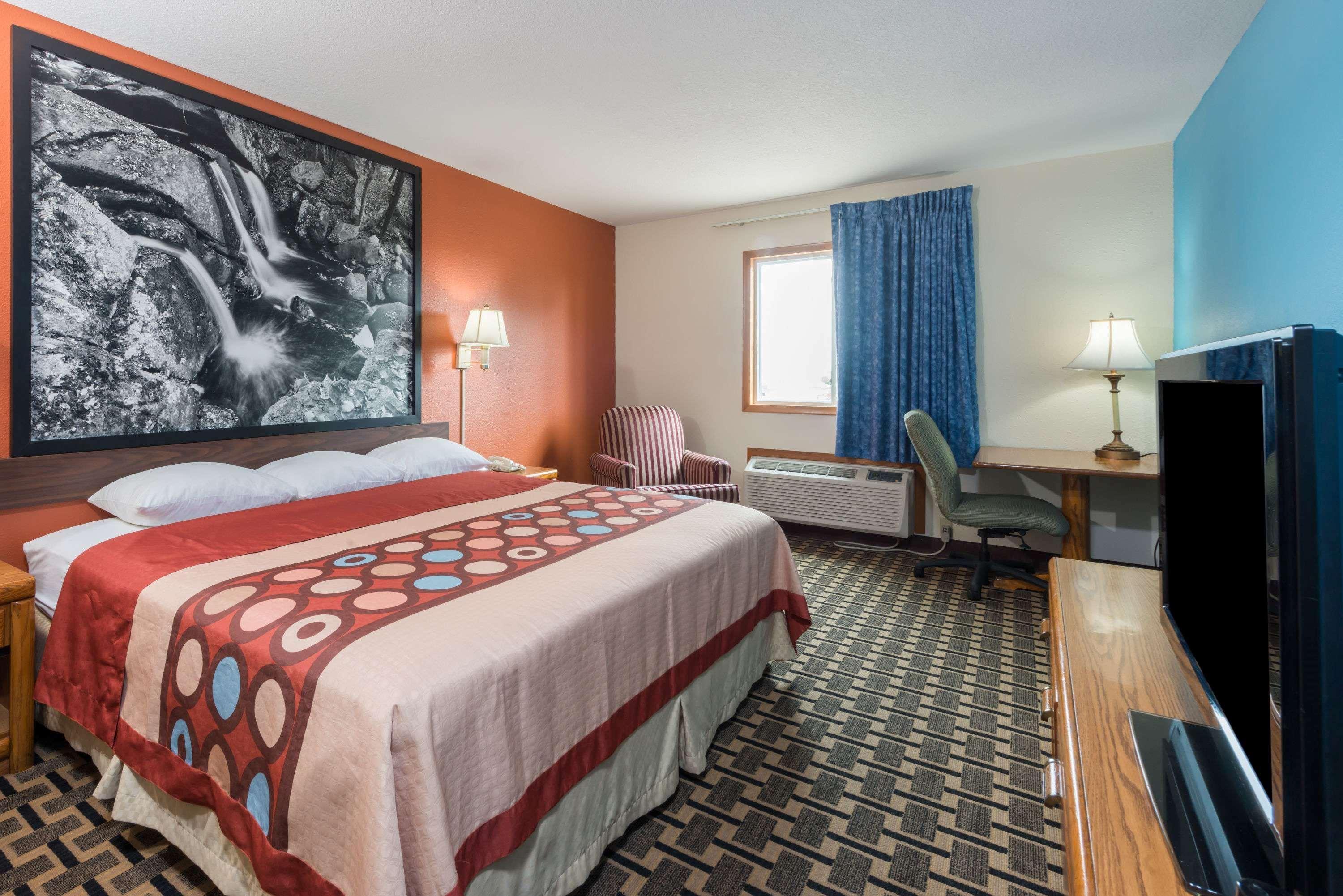 Super 8 By Wyndham Staunton Hotel Exterior photo
